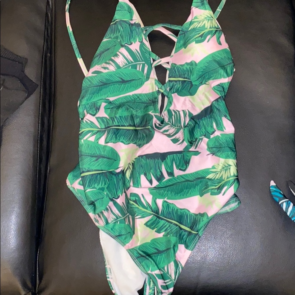 Lace-up leaf one piece swim suit